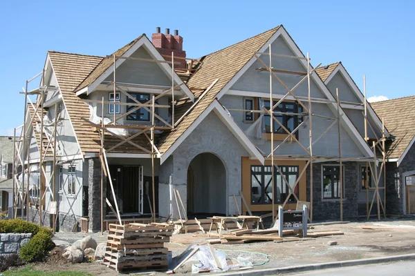 How a Concord Roofing Contractor Ensures Long-Lasting Roofs